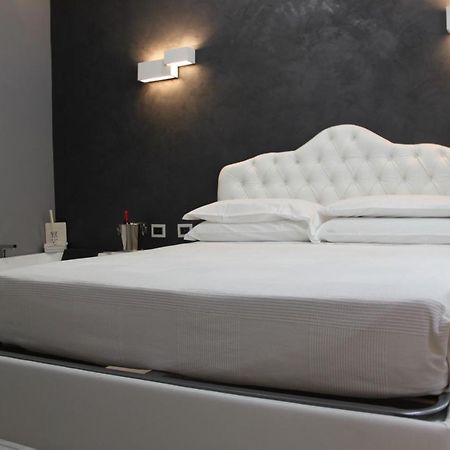 Jacuzzi Apartament By Parmacentro B&B Luaran gambar