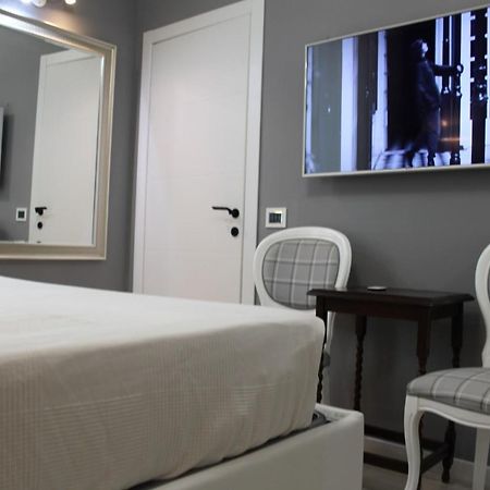 Jacuzzi Apartament By Parmacentro B&B Luaran gambar