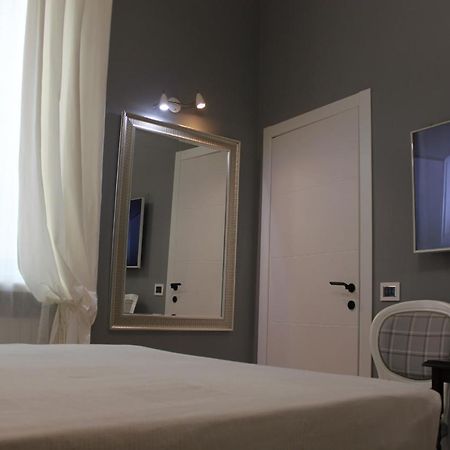 Jacuzzi Apartament By Parmacentro B&B Luaran gambar