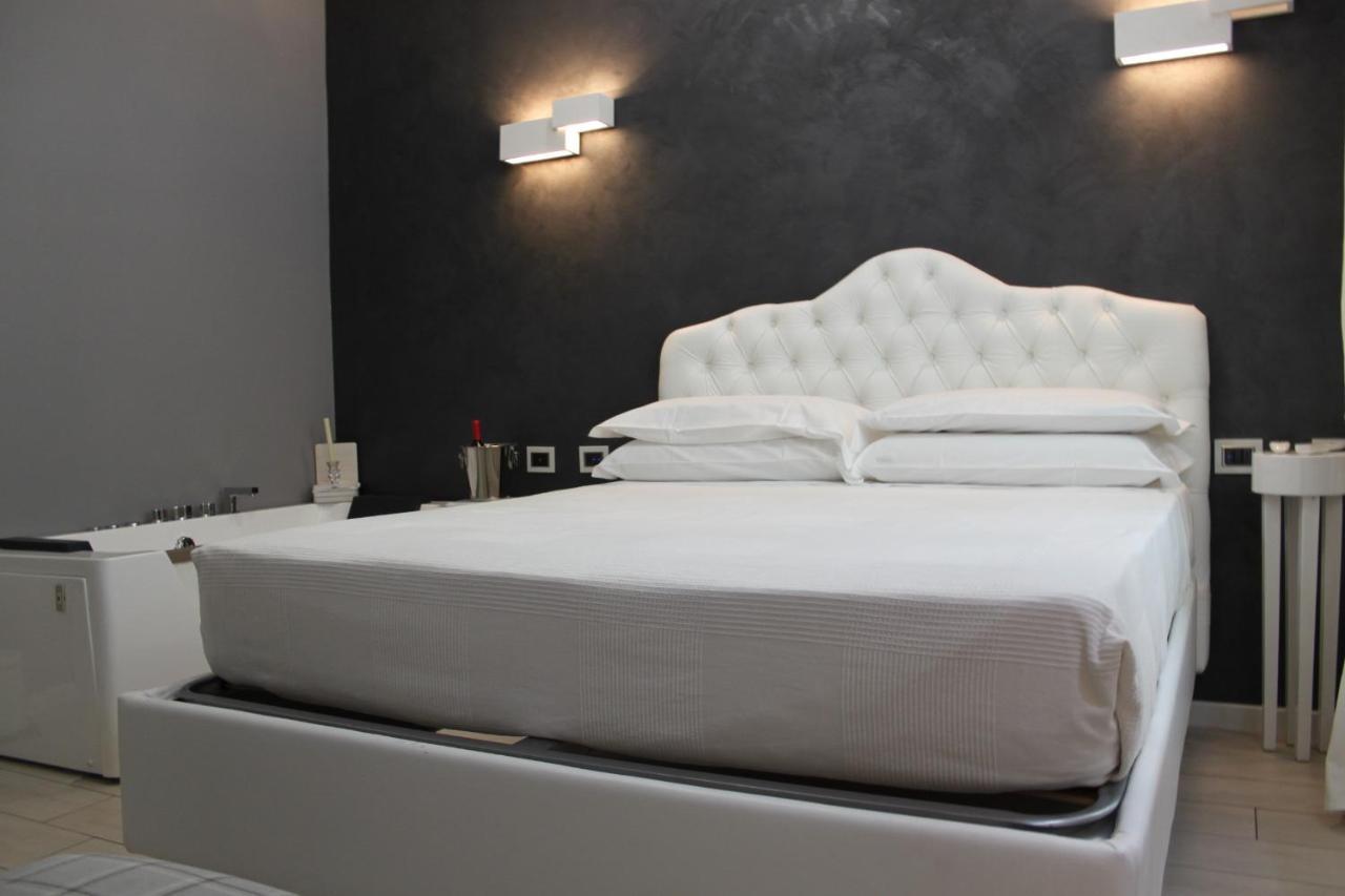 Jacuzzi Apartament By Parmacentro B&B Luaran gambar