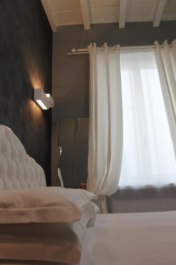 Jacuzzi Apartament By Parmacentro B&B Luaran gambar