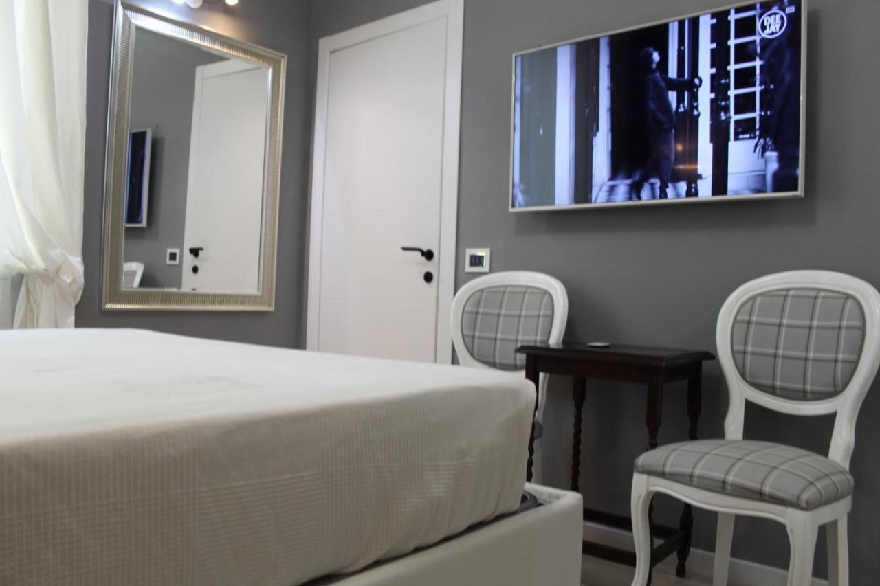 Jacuzzi Apartament By Parmacentro B&B Luaran gambar