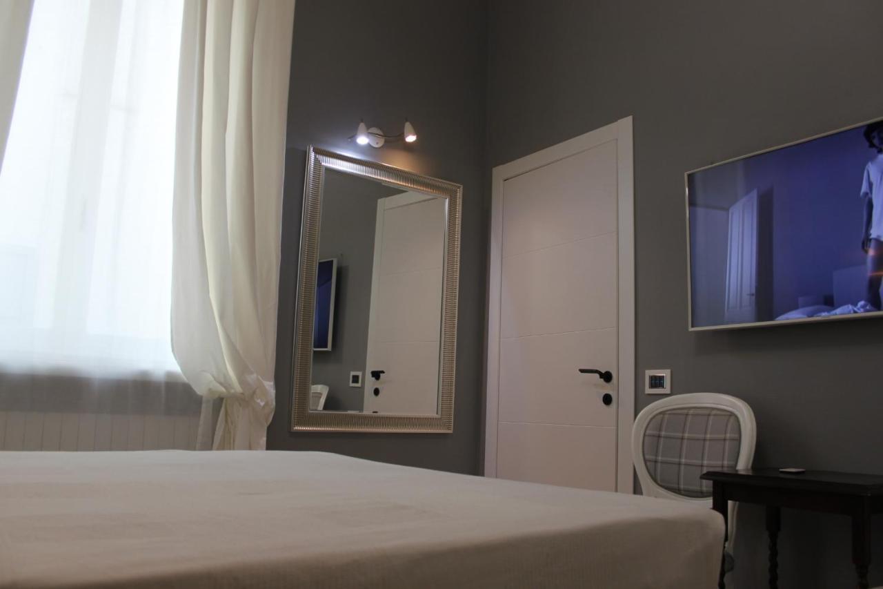 Jacuzzi Apartament By Parmacentro B&B Luaran gambar