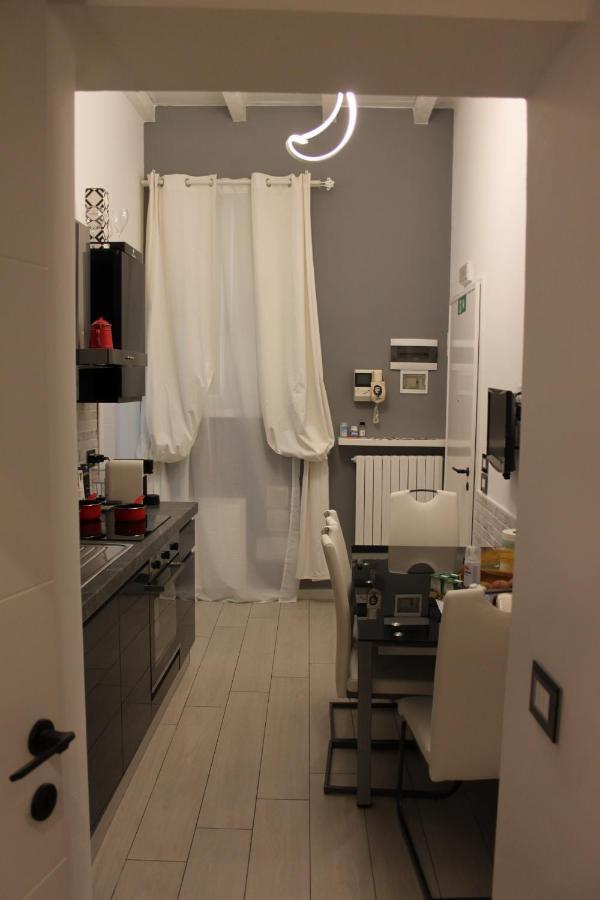 Jacuzzi Apartament By Parmacentro B&B Luaran gambar