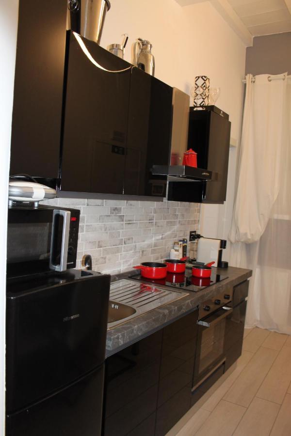Jacuzzi Apartament By Parmacentro B&B Luaran gambar