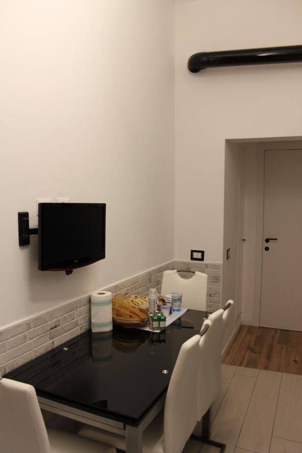 Jacuzzi Apartament By Parmacentro B&B Luaran gambar