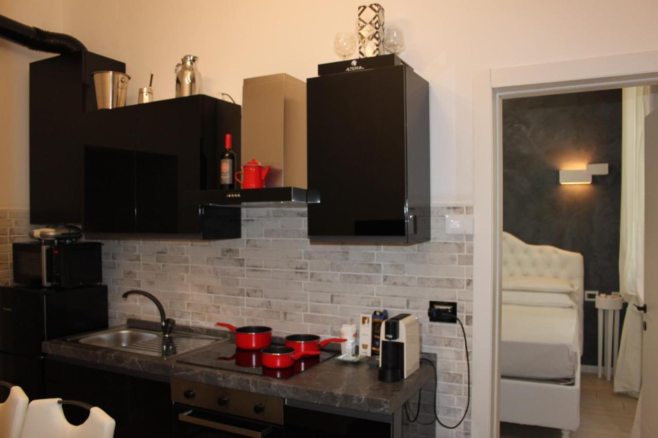 Jacuzzi Apartament By Parmacentro B&B Luaran gambar