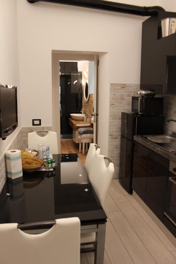 Jacuzzi Apartament By Parmacentro B&B Luaran gambar