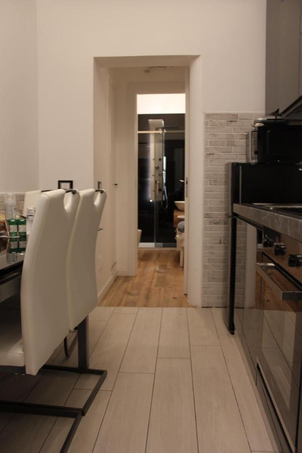 Jacuzzi Apartament By Parmacentro B&B Luaran gambar