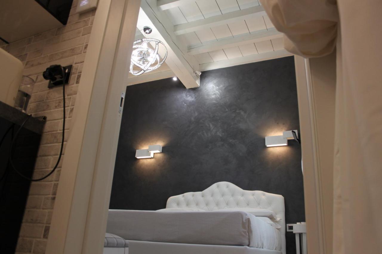 Jacuzzi Apartament By Parmacentro B&B Luaran gambar
