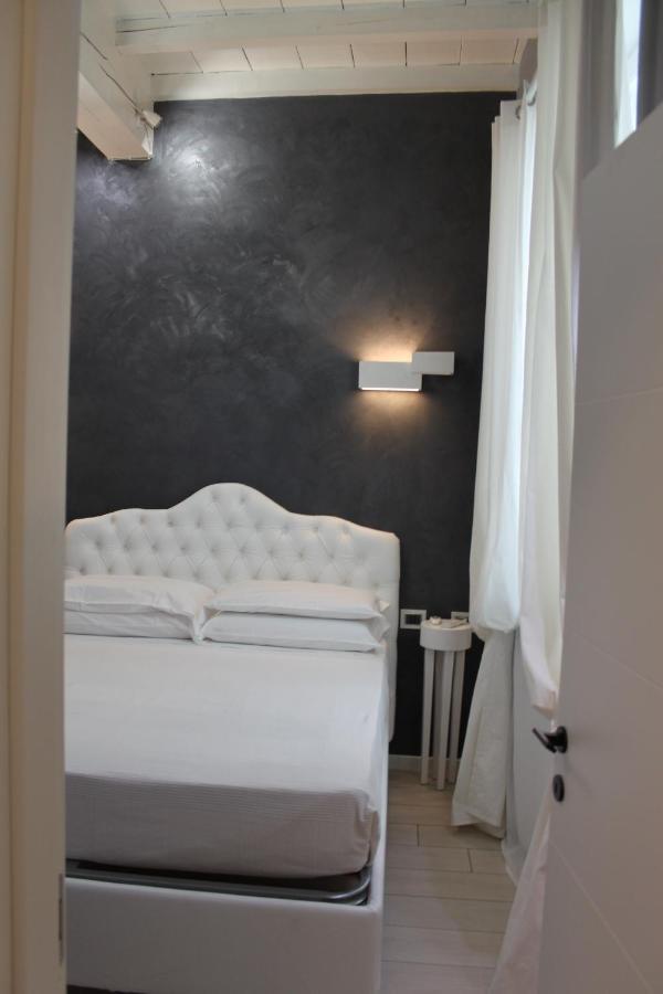 Jacuzzi Apartament By Parmacentro B&B Luaran gambar