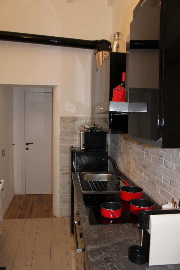 Jacuzzi Apartament By Parmacentro B&B Luaran gambar